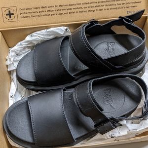 Dr. MARTENS VOSS SANDALS WMN SIZE 7